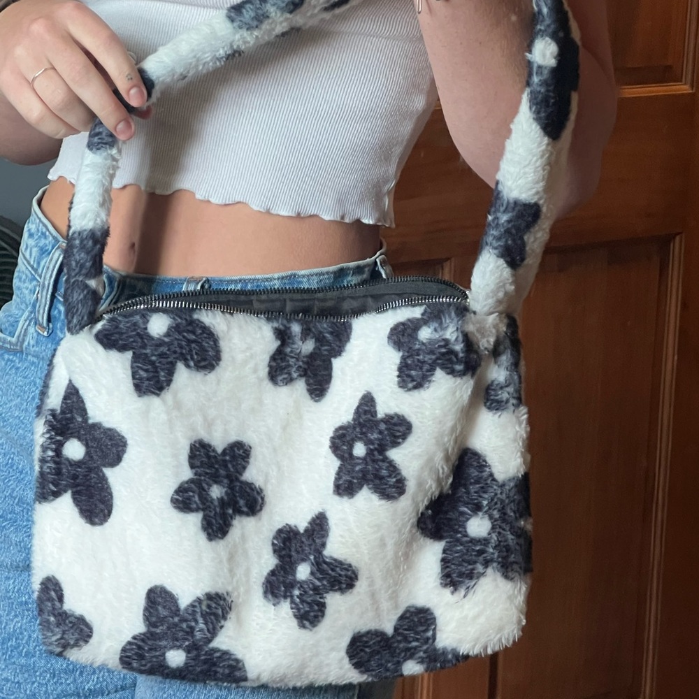 Fuzzy flower bag
